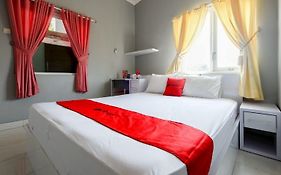 Reddoorz Near Solo Square 3