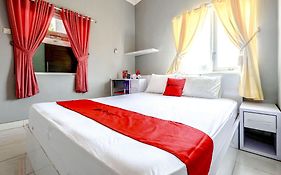 Reddoorz Near Solo Square 3