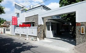 Reddoorz Near Solo Square 3